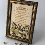 Sveikinimas rėmelyje su drugeliu