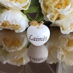 Graviruotas onikso obuolys "Laimės" 6 cm