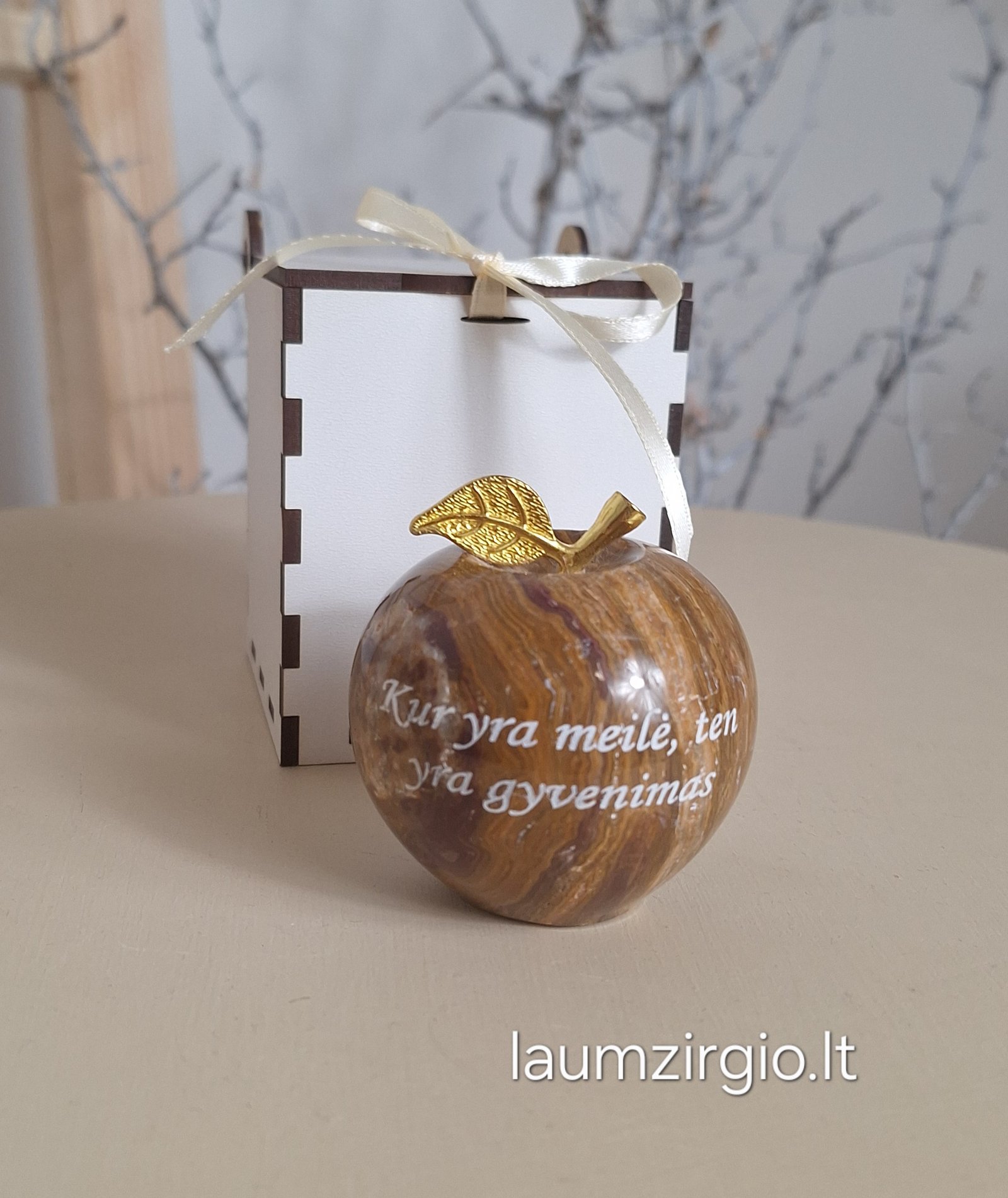 7-509 Graviruotas onikso obuolys “Kur yra meilė...”7 cm - Image 1