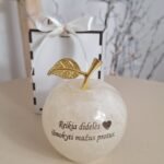 Graviruotas onikso obuolys "Mokytojai"