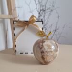 Graviruotas onikso obuolys 9cm “Žmogaus noras....”