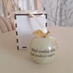 Graviruotas onikso obuoliukas 7 cm Seneliams