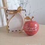 Graviruotas onikso obuolys 9cm “Tegul svajonės....”