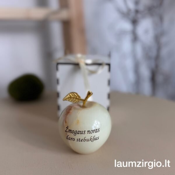 Graviruotas onikso obuolys 7 cm Žmogaus noras