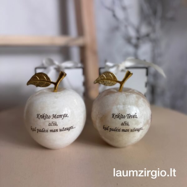 Graviruotas onikso obuoliukas  Krikšto Tėveliams 11 cm