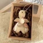 Keraminis angelas dėžutėje "Kur tu beeitum , aš būsiu šalia"