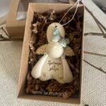 Keraminis angelas dėžutėje "Tegul saugo ir globoja"